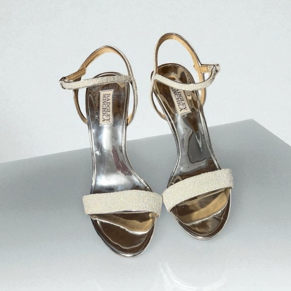 🌻Badgley Mischka Olympia White Gray Sparkly Glittered Evening Sandal Size 8.5 - Picture 10 of 15